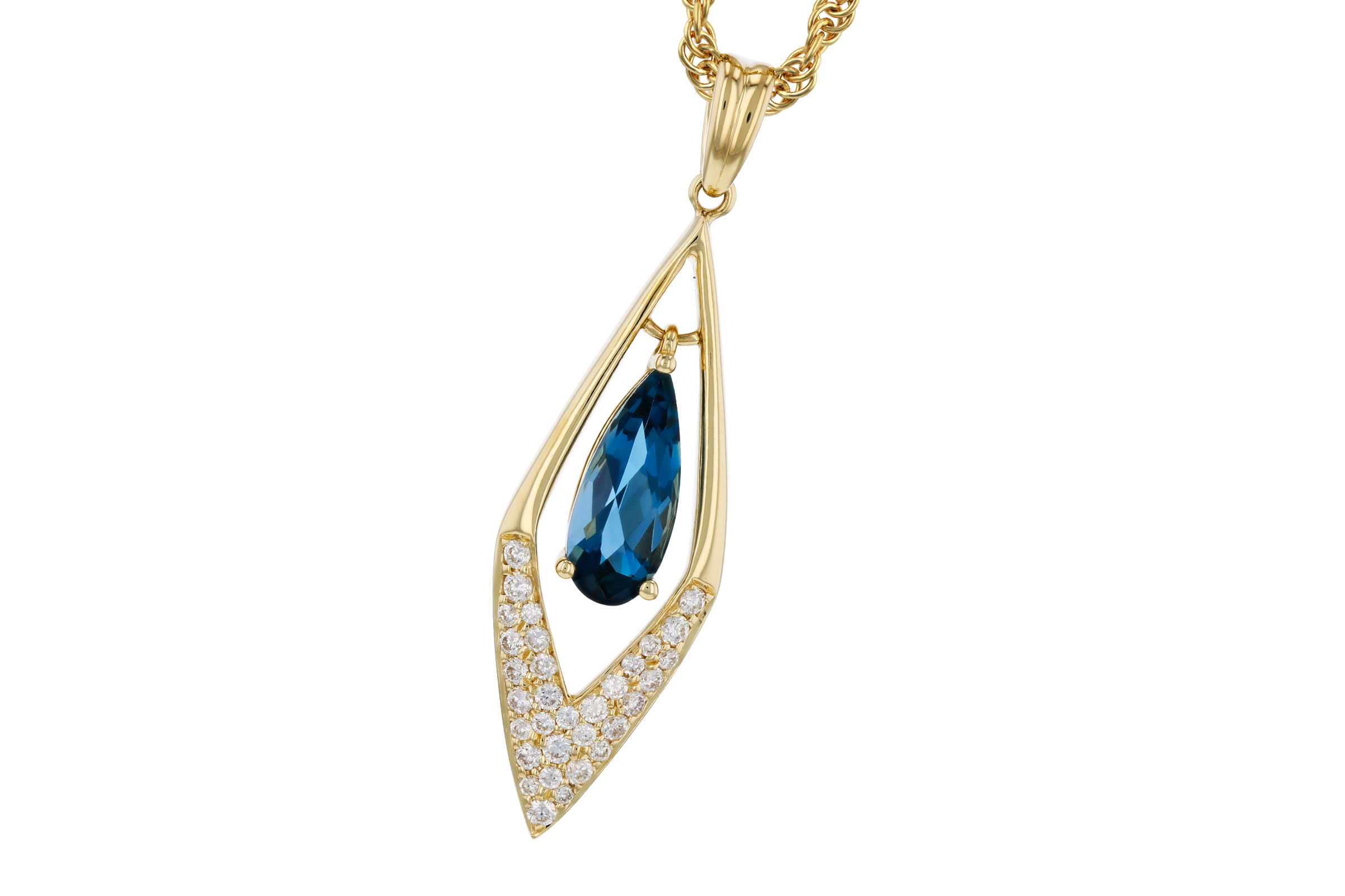 C321-47579: NECK .85 LONDON BLUE TOPAZ 1.02 TGW (10x4MM LBT)