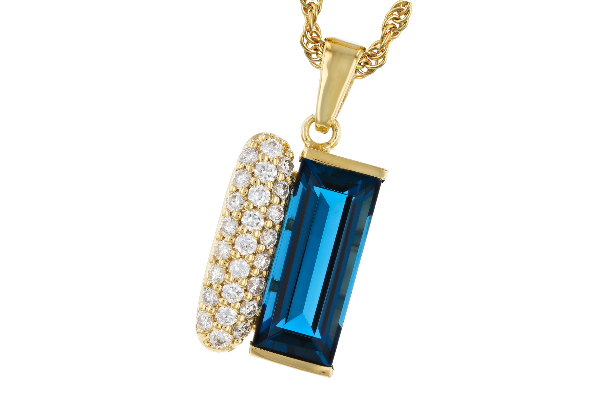 F321-47579: NECK 2.67 LONDON BLUE TOPAZ 2.92 TGW (12x5MM BT)